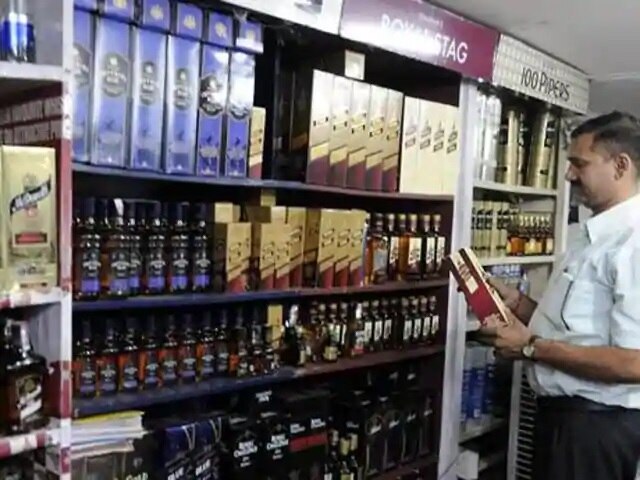 Liquor shops open till 10 pm night in delhi ਕੋਰੋਨਾ ਸੰਕਟ 'ਚ ਕੇਜਰੀਵਾਲ ਸਰਕਾਰ ਦਾ ਸ਼ਰਾਬ ਬਾਰੇ ਵੱਡਾ ਐਲਾਨ