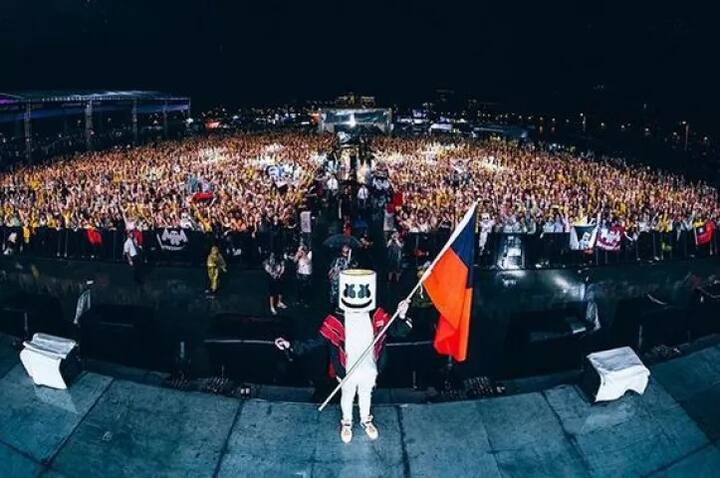 ਇਸ ਦੇ ਨਾਲ ਹੀ ਉਸ ਨੇ ਆਪਣਾ ਪਹਿਲਾ ਸਟੂਡੀਓ ਵੀ ਖੋਲ੍ਹਿਆ।