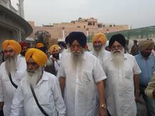 ਅਕਾਲੀ ਦਲ \'ਚ ਵੱਡੇ ਧਮਾਕੇ ਦੇ ਆਸਾਰ, ਬਾਦਲਾਂ ਨਾਲ ਖਫਾ  ਲੀਡਰ ਹਰਿਮੰਦਰ ਸਾਹਿਬ ਪਹੁੰਚੇ