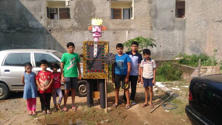 ਇਸ ਦਿਨ ਰਾਵਣ ਦਾ ਵਿਸ਼ਾਲ ਪੁਤਲਾ ਬਣਾ ਕੇ ਉਸ ਨੂੰ ਜਲਾਇਆ ਜਾਂਦਾ ਹੈ। 