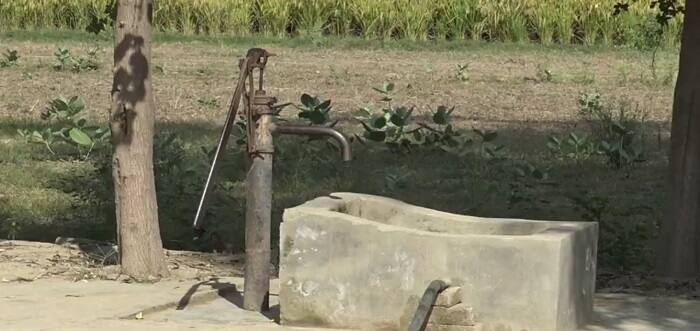 ਇਸ ਸੰਬਧੀ ਸਕੂਲ ਪ੍ਰਿੰਸੀਪਲ ਜਸਵੰਤ ਸਿੰਘ ਨੇ ਕਿਹਾ ਕਿ ਸਰਕਾਰ ਵੱਲੋਂ ਮਿਡਲ ਸਕੂਲ ਨੂੰ ਕੋਈ ਵਿਸ਼ੇਸ਼ ਗਰਾਂਟ ਨਹੀਂ ਦਿੱਤੀ ਜਾਂਦੀ, ਜਿਸ ਨਾਲ ਸਕੂਲ ਦੇ ਖ਼ਰਚੇ ਪੂਰਾ ਨਹੀਂ ਹੋ ਪਾਉਂਦੇ। 