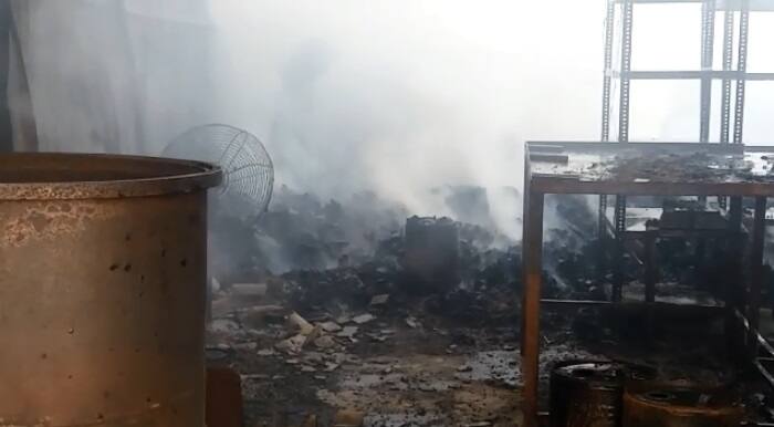 ਫੈਕਟਰੀ ਪੂਰੀ ਤਰ੍ਹਾਂ ਸੜ ਕੇ ਸਵਾਹ ਹੋ ਚੁੱਕੀ ਹੈ।