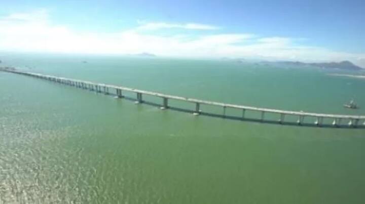  ਕਾਰ ਮਾਲਕਾਂ ਨੂੰ ਹਾਂਗਕਾਂਗ ਬੰਦਰਗਾਹ ’ਤੇ ਆਪਣੀ ਕਾਰ ਪਾਰਕ ਕਰਕੇ ਸ਼ਟਲ ਬੱਸ ਜਾਂ ਵਿਸ਼ੇਸ਼ ਕਾਰ ਲੈਣੀ ਚਾਹੀਦੀ ਹੈ। ਇੱਥੋਂ ਸ਼ਟਲ ਬੱਸ ਦਾ ਇੱਕ ਪਾਸੜ ਕਿਰਾਇਆ 8 ਤੋਂ 10 ਡਾਲਰ ਪ੍ਰਤੀ ਦਿਨ ਹੋਵੇਗਾ।