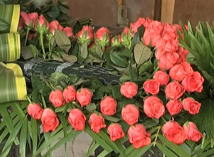 ਇਸ ਤੋਂ ਪਹਿਲਾਂ ਗੁਰੂ ਗ੍ਰੰਥ ਸਾਹਿਬ ਜੀ ਦੇ ਪ੍ਰਕਾਸ਼ ਪੁਰਬ ਮੌਕੇ ਵੀ ਵਿਦੇਸ਼ ਫੁੱਲਾਂ ਨਾਲ ਦਰਬਾਰ ਸਾਹਿਬ ਦੀ ਸਜਾਵਟ ਕੀਤੀ ਗਈ ਸੀ। 