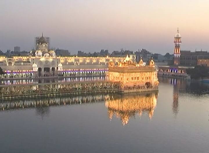 ਸ੍ਰੀ ਗੁਰੂ ਰਾਮਦਾਸ ਜੀ ਦੇ ਪ੍ਰਕਾਸ਼ ਗੁਰਪੁਰਬ ਨੂੰ ਸਮਰਪਿਤ ਵੀਰਵਾਰ ਨੂੰ ਸ੍ਰੀ ਅੰਮ੍ਰਿਤਰ ਸਾਹਿਬ ਵਿੱਚ ਮਹਾਨ ਨਗਰ ਕੀਰਤਨ ਸਜਾਇਆ ਗਿਆ। 