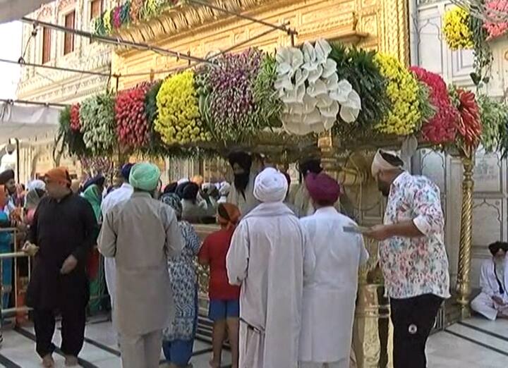 ਸਾਹਿਬ ਸ੍ਰੀ ਗੁਰੂ ਰਾਮਦਾਸ ਜੀ ਦੇ ਪ੍ਰਕਾਸ਼ ਗੁਰਪੁਰਬ ਮੌਕੇ ਹਰ ਸਾਲ ਅੰਮ੍ਰਿਤਸਰ ਸ਼ਹਿਰ ਦੇ ਪ੍ਰਮੁੱਖ ਦਰਵਾਜ਼ਿਆਂ 'ਤੇ ਵੱਡੀ ਪੱਧਰ 'ਤੇ ਦੀਪਮਾਲਾ ਕੀਤੀ ਜਾਂਦੀ ਹੈ।