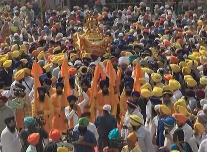 ਨਗਰ ਕੀਰਤਨ ਦਾ ਥਾਂ-ਥਾਂ 'ਤੇ ਸੰਗਤ ਨੇ ਭਰਵਾਂ ਸਵਾਗਤ ਕੀਤਾ।