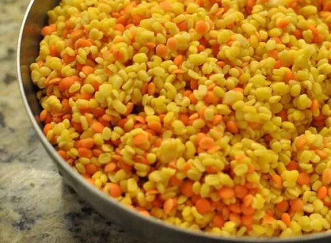 FSSAI ਦੇ ਅਧਿਕਾਰੀਆਂ ਮੁਤਾਬਕ ਦਾਲਾਂ ਵਿੱਚ ਹਰਬੀਸਾਈਡਸ ਤੇ ਗਲਾਈਫੋਸੈਟ ਵਰਗੇ ਰਸਾਇਣ ਹੁੰਦੇ ਹਨ ਜਿਨ੍ਹਾਂ ਨਾਲ ਸਿਹਤ ਨੂੰ ਵੱਡਾ ਨੁਕਸਾਨ ਪਹੁੰਚ ਸਕਦਾ ਹੈ। ਇਹ ਰਸਾਇਣ ਸਾਡੇ ਸਰੀਰ ਵਿੱਚ ਮੌਜੂਦ ਪ੍ਰੋਟੀਨ ਨਾਲ ਸਬੰਧਤ ਗਤੀਵਿਧੀਆਂ ਰੋਕ ਦਿੰਦੇ ਹਨ। ਇਸ ਦੇ ਨਾਲ ਹੀ ਇਹ ਬਿਮਾਰੀਆਂ ਨਾਲ ਲੜਨ ਦੀ ਸ਼ਕਤੀ ’ਤੇ ਵੀ ਅਸਰ ਪਾਉਂਦੇ ਹਨ, ਸਰੀਰ ’ਤੇ ਵਿਟਾਮਿਨ, ਖਣਿਜ ਤੇ ਹੋਰ ਜ਼ਰੂਰੀ ਤੱਤਾਂ ਦਾ ਅਸਰ ਹੋਣਾ ਘਟ ਜਾਂਦਾ ਹੈ। 