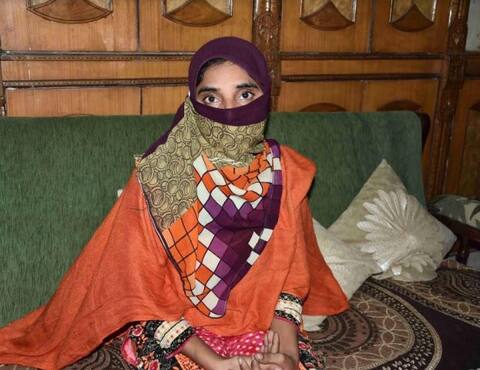 ਪੰਚਾਇਤ ਨੇ ਦੋ ਪਤੀਆਂ ਦਰਮਿਆਨ ਵੰਡੀ ਔਰਤ, ਹਰੇਕ ਕੋਲ 15-15 ਦਿਨ ਰਹਿਣ ਦੀ ਸਲਾਹ ਪੰਚਾਇਤ ਨੇ ਦੋ ਪਤੀਆਂ ਦਰਮਿਆਨ ਵੰਡੀ ਔਰਤ, ਹਰੇਕ ਕੋਲ 15-15 ਦਿਨ ਰਹਿਣ ਦੀ ਸਲਾਹ