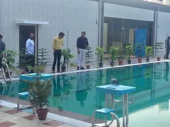 ਇੱਥੋਂ ਤਕ ਕਿ ਬੱਚਿਆਂ ਨੂੰ ਖੇਡਾਂ ਪ੍ਰਤੀ ਉਤਸ਼ਾਹਿਤ ਕਰਨ ਲਈ ਸਕੂਲ ਵਿੱਚ ਜਿੰਮ ਤੇ ਸਵਿਮਿੰਗ ਪੂਲ ਦੀ ਸਹੂਲਤ ਵੀ ਮੁਹੱਈਆ ਕਰਵਾਈ ਗਈ ਹੈ।