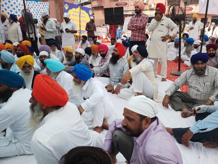 ਸੁਖਬੀਰ ਬਾਦਲ ਨੇ ਕੈਪਟਨ ਅਮਰਿੰਦਰ ਸਿੰਘ ਨੂੰ ਸਿੱਖ ਪੰਥ ਕੋਲੋਂ ਮੁਆਫੀ ਮੰਗਣ ਦੀ ਗੱਲ ਕਹੀ ਹੈ। ਸੁਖਬੀਰ ਬਾਦਲ ਨੇ ਇਲਜ਼ਾਮ ਲਾਇਆ ਕਿ ਕਾਂਗਰਸ ਸਿੱਖ ਵਿਰੋਧੀ ਹਥਕੰਡੇ ਅਪਣਾ ਕੇ ਪੰਥ ਨੂੰ ਕਮਜ਼ੋਰ ਕਰਨਾ ਚਾਹੁੰਦੀ ਹੈ।