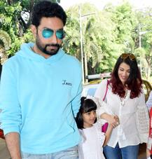 ਏਅਰਪੋਰਟ ‘ਤੇ ਚਮਕੇ ਸਿਤਾਰੇ, ਕੈਮਰੇ \'ਚ ਕੈਦ, ਵੇਖੋ ਤਸਵੀਰਾਂ