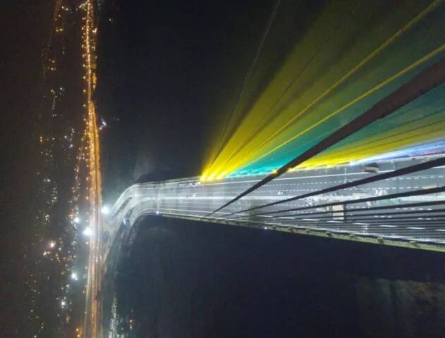 ਦਿੱਲੀ ਦੇ ਵਜੀਰਾਬਾਦ ਵਿੱਚ ਯਮੁਨਾ ਨਦੀ ’ਤੇ ਬਣ ਰਹੇ ਸਿਗਨੇਚਰ ਪੁਲ਼ ਦਾ ਚਾਰ ਨਵੰਬਰ ਨੂੰ ਮੁੱਖ ਮੰਤਰੀ ਅਰਵਿੰਦਰ ਕੇਜਰੀਵਾਲ ਵੱਲੋਂ ਉਦਘਾਟਨ ਕੀਤਾ ਜਾਏਗਾ। ਇਹ ਜਾਣਕਾਰੀ ਡਿਪਟੀ ਸੀਐਮ ਮਨੀਸ਼ ਸਿਸੋਦੀਆ ਨੇ ਟਵਿੱਟਰ ਜ਼ਰੀਏ ਦਿੱਤੀ ਹੈ। ਉਨ੍ਹਾਂ ਸ਼ੁੱਕਰਵਾਰ ਨੂੰ ਆਖਰੀ ਵਾਰ ਪੁਲ ਦੀ ਨਿਰੀਖਣ ਕੀਤਾ। ਉਨ੍ਹਾਂ ਦੱਸਿਆ ਕਿ ਆਮ ਲੋਕ ਇਸ ਪੁਲ਼ ’ਤੇ 5 ਨਵੰਬਰ ਤੋਂ ਆਵਾਜਾਈ ਕਰ ਸਕਣਗੇ।