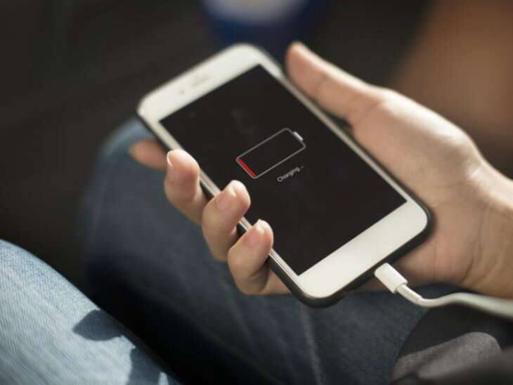 apple-battery-throttling-comes-to-iphone-8-8-plus-and-iphone-x ਐਪਲ ’ਤੇ ਫਿਰ ਲੱਗਾ ਪੁਰਾਣੇ ਆਈਫੋਨ ਮੱਠੇ ਕਰਨ ਦਾ ਇਲਜ਼ਾਮ