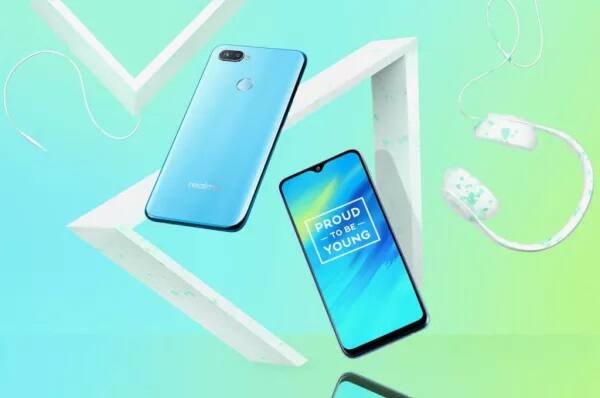 ਰੀਅਲਮੀ 2- ਸ਼ਾਨਦਾਰ ਡਿਜ਼ਾਈਨ ਕਰ ਕੇ ਥੋੜ੍ਹੇ ਹੀ ਸਮੇਂ ਵਿੱਚ ਪ੍ਰਸਿੱਧ ਹੋਣ ਵਾਲੀ ਇਸ ਕੰਪਨੀ ਦੇ ਰੀਅਲਮੀ 2 ਸਮਾਰਟਫ਼ੋਨ ਦੀ ਖ਼ਾਸ ਗੱਲ ਇਸ ਦੀ ਕੀਮਤ ਹੈ। ਤਿੰਨ ਜੀਬੀ ਰੈਮ ਤੇ 32 ਜੀਬੀ ਸਟੋਰੇਜ ਵੇਰੀਐਂਟ ਦੀ ਕੀਮਤ ਸਿਰਫ਼ 8,990 ਰੁਪਏ ਹੈ। ਉੱਥੇ ਚਾਰ ਜੀਬੀ ਰੈਮ ਤੇ 64 ਜੀਬੀ ਸਟੋਰੇਜ ਦੀ ਕੀਮਤ 10,999 ਰੁਪਏ ਹੈ। 