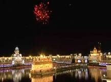 ਬੰਦੀ ਛੋੜ ਦਿਵਸ ਮੌਕੇ ਦਰਬਾਰ ਸਾਹਿਬ ਵਿਖੇ ਅਲੌਕਿਕ ਆਤਿਸ਼ਬਾਜ਼ੀ ਦੀਆਂ ਮਨਮੋਹਕ ਤਸਵੀਰਾਂ