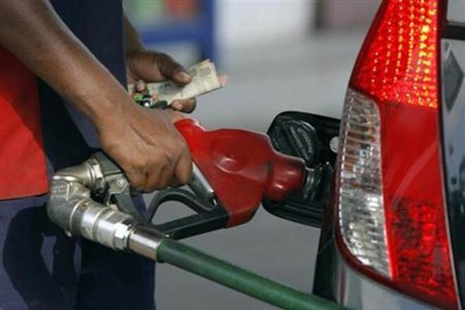 diesel price more than petrol in delhi after increased cost of diesel  ਪਹਿਲੀ ਵਾਰ ਡੀਜ਼ਲ ਹੋਇਆ ਪੈਟਰੋਲ ਤੋਂ ਮਹਿੰਗਾ, ਤੇਲ ਕੀਮਤਾਂ 'ਚ ਵੱਡਾ ਵਾਧਾ