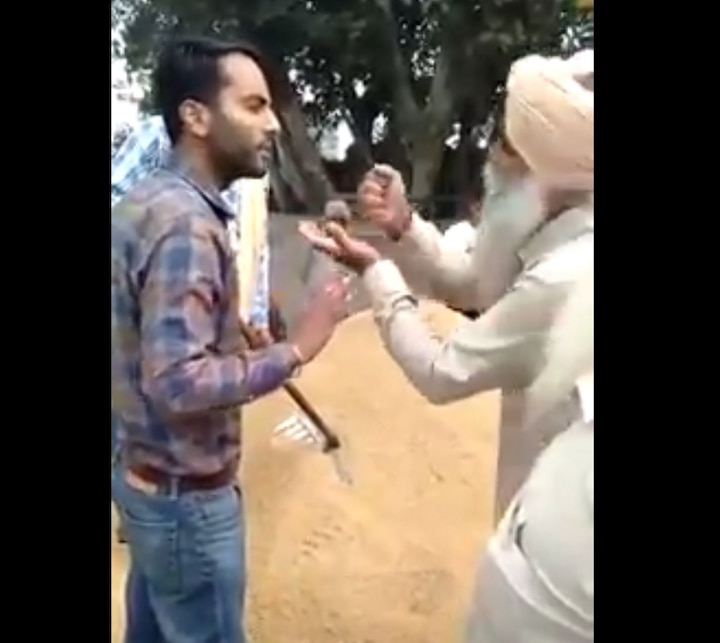 procurement inspector and farmer's warm debate ਝੋਨੇ ਦੀ ਨਮੀ ਚੈੱਕ ਕਰ ਰਹੇ ਖਰੀਦ ਇੰਸਪੈਕਟਰ ਨਾਲ ਪਿਆ ਕਿਸਾਨਾਂ ਦਾ ਪੇਚਾ