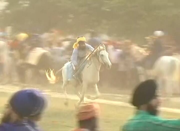 ਦੇਖੋ ਅੰਮ੍ਰਿਤਸਰ ਦੇ ਬੀ ਬਲਾਕ ਗਰਾਊਂਡ ਵਿੱਚ ਨਿਹੰਗ ਜਥੇਬੰਦੀ ਬੁੱਢਾ ਦਲ 96 ਕਰੋੜੀ ਦੇ ਮੁਖੀ ਬਾਬਾ ਬਲਬੀਰ ਸਿੰਘ ਦੀ ਅਗਵਾਈ ਹੇਠ ਸਜਾਏ ਗਏ ਮੁਹੱਲੇ ਦੀਆਂ ਕੁਝ ਹੋਰ ਤਸਵੀਰਾਂ। 
