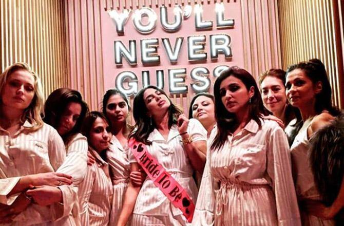 ਇਨ੍ਹਾਂ ਤਸਵੀਰਾਂ ਨੂੰ ਪ੍ਰਿਅੰਕਾ ਨੇ ਆਪਣੇ ਸੋਸ਼ਲ ਮੀਡੀਆ ਅਕਾਉਂਟ ‘ਤੇ ਸ਼ੇਅਰ ਕੀਤਾ ਹੈ। ਜਿਸ ‘ਚ ਪ੍ਰਿਅੰਕਾ ਨੇ ਰੈਡ ਕਲਰ ਦਾ ਸੈਸ਼ ਪਾਇਆ ਹੈ ਜਿਸ ‘ਤੇ ‘ਬ੍ਰਾਈਡ ਟੂ ਬੀ’ ਲਿਖਿਆ ਹੈ।