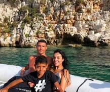 ਬੱਚਿਆਂ ਤੇ ਪ੍ਰੇਮਿਕਾ ਸੰਗ ਰੋਨਾਲਡੋ ਦੀਆਂ ਨਿਜੀ ਤਸਵੀਰਾਂ ਵਾਇਰਲ