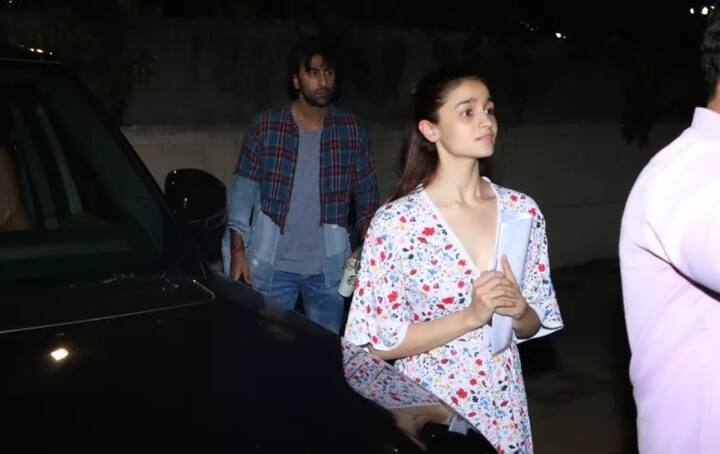  ਹਾਲਾਂਕਿ ਦੋਵਾਂ ਨੇ ਆਪਣੇ ਰਿਸ਼ਤੇ ਸਬੰਧੀ ਕੁਝ ਨਹੀਂ ਕਿਹਾ।