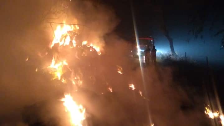 ਅੱਗ ਲੱਗਣ ਦੀ ਜਾਣਕਾਰੀ ਮਿਲਦਿਆਂ ਹੀ ਅੱਗ ਬਝਾਊ ਦਸਤਾ ਮੌਕੇ ’ਤੇ ਪੁੱਜਾ ਤੇ ਅੱਗ ’ਤੇ ਕਾਬੂ ਪਾਇਆ। ਇਸ ਦੌਰਾਨ ਮੁਕਤਸਰ-ਕੋਟਕਪੁਰਾ ਰੋਡ ’ਤੇ ਇੱਕ ਘੰਟੇ ਤਕ ਜਾਮ ਲੱਗਾ ਰਿਹਾ। ਅੱਗ ਲੱਗਣ ਦੇ ਕਾਰਨਾਂ ਦਾ ਹਾਲੇ ਪਤਾ ਨਹੀਂ ਲੱਗਾ।