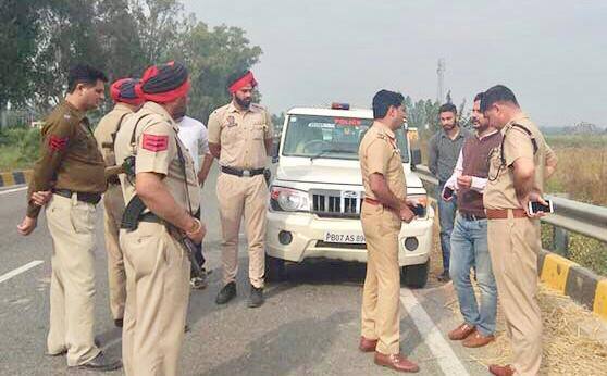 ਵੱਖ-ਵੱਖ ਥਾਈਂ ਕਰਿੰਦਿਆਂ ਤੋਂ ਲੁੱਟੇ ਪੌਣੇ ਗਿਆਰਾਂ ਲੱਖ amount more than 10 lakhs from two different places in punjab ਵੱਖ-ਵੱਖ ਥਾਈਂ ਕਰਿੰਦਿਆਂ ਤੋਂ ਲੁੱਟੇ ਪੌਣੇ ਗਿਆਰਾਂ ਲੱਖ