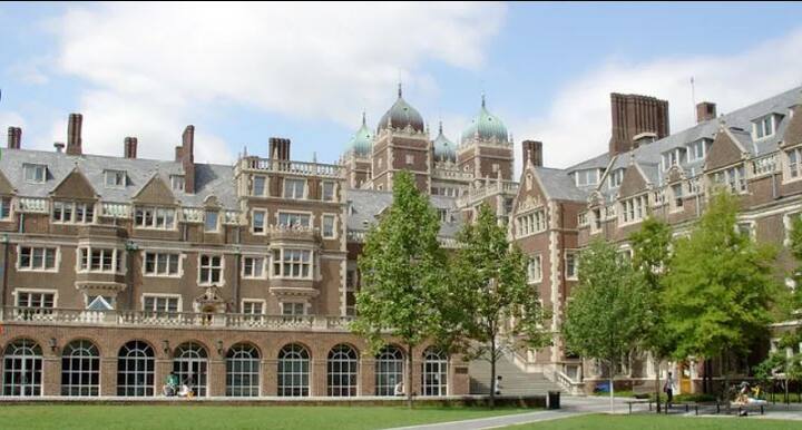 ਇਸ ਤੋਂ ਬਾਅਦ ਆਸ਼ੀਸ਼ ਨੇ ਆਪਣੀ ਅਗਲੀ ਮਾਸਟਰ ਡਿਗਰੀ ਯੂਨੀਵਰਸੀਟੀ ਆਫ ਪੇਸੀਲਵਿਨੀਆ ਤੋਂ ਕੀਤੀ, ਜਿੱਥੋਂ ਉਨ੍ਹਾਂ ਨੇ ਬਿਜਨਸ ਐਡਮੀਨੀਸਟ੍ਰੇਸ਼ਨ ‘ਚ ਡਿਗਰੀ ਹਾਸਲ ਕੀਤੀ ਸੀ।