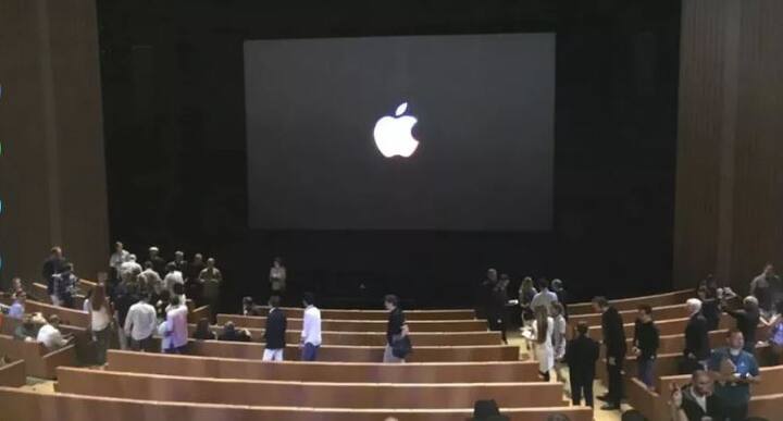 ਪਿਛਲੇ ਸਾਲ ਸੰਜੇ ਕੌਲ ਦੇ ਇਸਤੀਫਾ ਦੇਣ ਤੋਂ ਬਾਅਦ Apple ਨੇ ਮਿਸ਼ੇਲ ਕੁਲੰਬ ਨੂੰ ਹੈੱਡ ਬਣਾ ਦਿੱਤਾ ਸੀ।