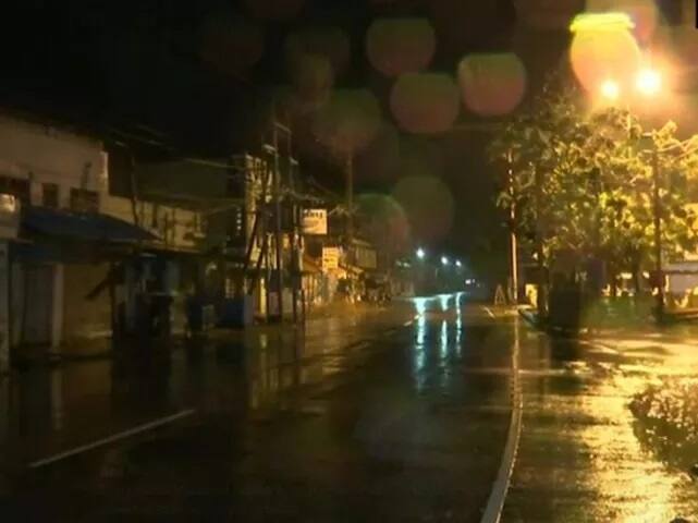 ਤੂਫਾਨ ਕਾਰਨ ਬਹੁਤ ਨੁਕਸਾਨ ਹੋਇਆ ਹੈ। ਕਈ ਥਾਈਂ ਰੁੱਖ ਉੱਖੜ ਗਏ ਹਨ। ਰਾਹਤ ਤੇ ਬਚਾਅ ਕਾਰਜ ਜਾਰੀ ਹਨ।