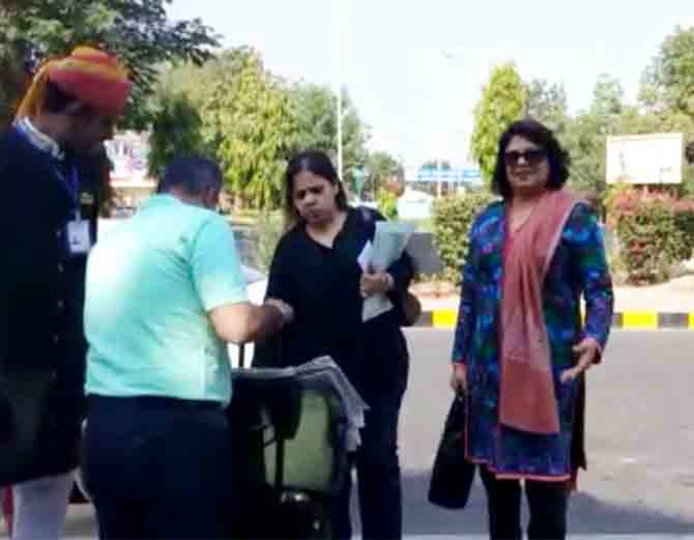 Priyanka Chopra's mom checks in to Jodhpur to oversee wedding preps ਵਿਆਹ ਦੀ ਐਲਬਮ ਵੇਚ ਕਰੋੜਾਂ ਕਮਾਵੇਗੀ ਪ੍ਰਿਅੰਕਾ