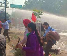 ਸਿੱਖਿਆ ਮੰਤਰੀ ਵੱਲੋਂ ਅਧਿਆਪਕਾਂ ਦਾ ਡਾਂਗਾਂ ਨਾਲ ਸਵਾਗਤ, ਕਈ ਜ਼ਖ਼ਮੀ