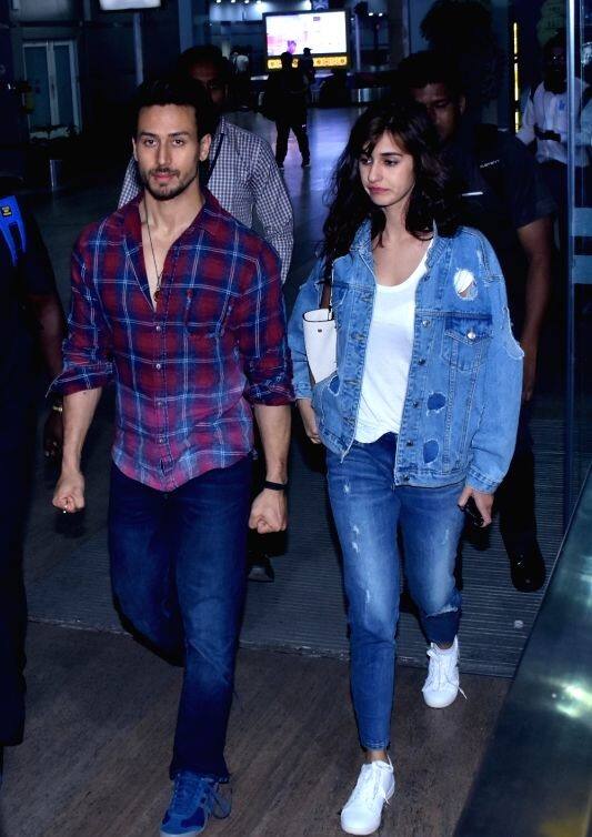 ਦਿਸ਼ਾ ਪਟਾਨੀ ਤੇ ਟਾਈਗਰ ਸ਼ਰੌਫ ਦੇ ਅਫੇਅਰ ਦੀਆਂ ਖ਼ਬਰਾਂ ਅਕਸਰ ਹੀ ਸੁਰਖੀਆਂ ‘ਚ ਰਹੀਆਂ ਹਨ। ਕੁਝ ਸਮਾਂ ਪਹਿਲਾਂ ਖ਼ਬਰਾਂ ਆਈਆਂ ਸੀ ਕਿ ਦੋਵਾਂ ਦਾ ਬ੍ਰੈਕਅੱਪ ਹੋ ਗਿਆ ਹੈ। ਹੁਣ ਮੀਡੀਆ ਦੇ ਹੱਥ ਲੱਗੀਆਂ ਇਹ ਖਾਸ ਤਸਵੀਰਾਂ ਤਾਂ ਕੁਝ ਹੋਰ ਹੀ ਕਹਾਣੀ ਬਿਆਨ ਕਰ ਰਹੀਆਂ ਹਨ।