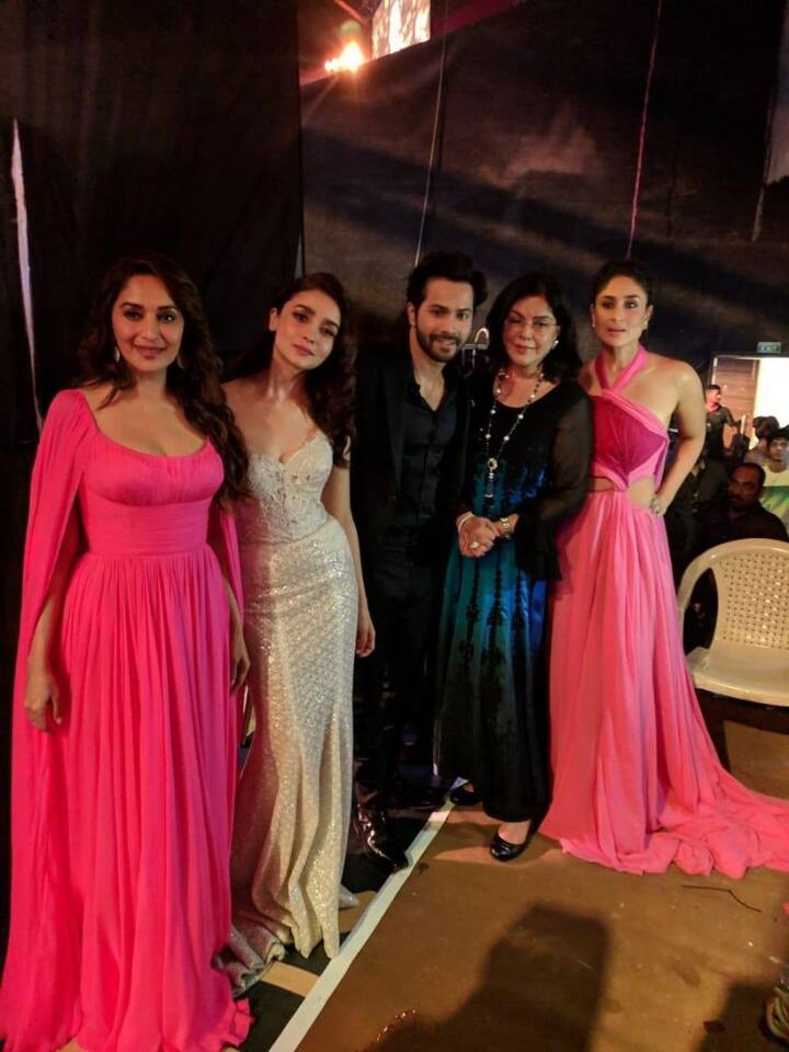 ਇਵੈਂਟ ‘ਚ ਕਰੀਨਾ ਤੇ ਕ੍ਰਿਸ਼ਮਾ ਨੇ ਵੀ ਮੀਡੀਆ ਨੂੰ ਜੰਮ ਕੇ ਪੋਜ਼ ਦਿੱਤੇ। ਇਸ ਸ਼ਾਮ ‘ਚ ਆਏ ਸਟਾਰਸ ਦੀਆਂ ਹੋਰ ਤਸਵੀਰਾਂ ਤੁਸੀਂ ਅੱਗੇ ਦੇਖ ਸਕਦੇ ਹੋ।