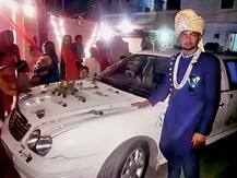 ਝੁੱਗੀ ’ਚ ਰਹਿਣ ਵਾਲੇ ਨੇ ਪੁੱਤ ਦੀ ਬਾਰਾਤ ’ਚ ਲਿਆਂਦੀ 3 ਕਰੋੜ ਦੀ ਲਿਮੋਜ਼ਿਨ