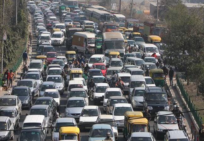 ਜਨਤਾ ਦਾ ਅੱਕਿਆ ਕਾਰਾਂ ਤੇ ਮੋਟਰਸਾਈਕਲਾਂ ਤੋਂ ਮਨ, ਵਿਕਰੀ 'ਚ ਭਾਰੀ ਗਿਰਾਵਟ passenger vehicle sales dip 17 per cent in april ਜਨਤਾ ਦਾ ਅੱਕਿਆ ਕਾਰਾਂ ਤੇ ਮੋਟਰਸਾਈਕਲਾਂ ਤੋਂ ਮਨ, ਵਿਕਰੀ 'ਚ ਭਾਰੀ ਗਿਰਾਵਟ