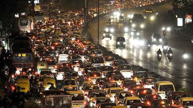 ਇੱਕ ਦਿਨ ‘ਚ 5000 ਵਿਆਹ, ਸੜਕਾਂ ਹੋਈਆਂ ਜਾਮ Heavy congestion on roads as Delhi sees 5,000 weddings ਇੱਕ ਦਿਨ ‘ਚ 5000 ਵਿਆਹ, ਸੜਕਾਂ ਹੋਈਆਂ ਜਾਮ