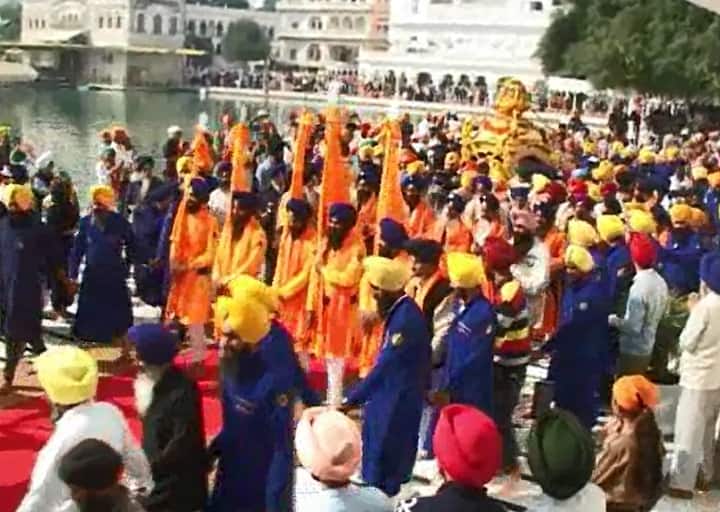 ਦੇਖੋ ਨਗਰ ਕੀਰਤਨ ਦੀਆਂ ਕੁਝ ਹੋਰ ਤਸਵੀਰਾਂ।