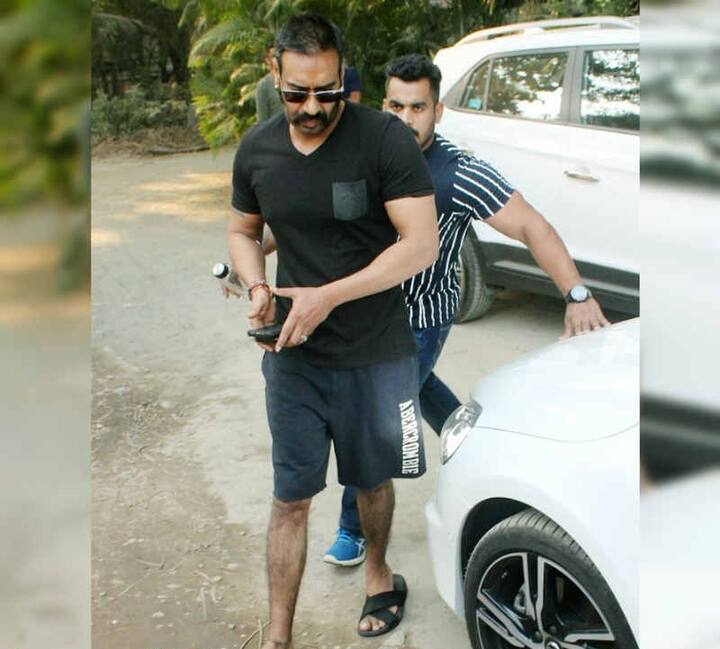 ਅਜੇ ਜਲਦੀ ਹੀ ‘ਤਾਨਾਜੀ: ਦ ਅਨਸੰਗ ਵਾਰੀਅਰ’ ‘ਚ ਨਜ਼ਰ ਆਉਣਗੇ ਜਿਸ ‘ਚ ਉਹ ਆਪਣੀ ਪਤਨੀ ਕਾਜੋਲ ਨਾਲ ਨਜ਼ਰ ਆਉਣਗੇ। ਇਸ ਫ਼ਿਲਮ ‘ਚ ਉਨ੍ਹਾਂ ਦੇ ਨਾਲ ਸੈਫ ਅਲੀ ਖ਼ਾਨ ਵੀ ਹੋਣਗੇ ਜਿਨ੍ਹਾਂ ਦਾ ਕਿਰਦਾਰ ਅਜੇ ਦੇ ਕਿਰਦਾਰ ਦੇ ਬੇਹੱਦ ਕਰੀਬ ਹੋਵੇਗਾ। ਫ਼ਿਲਮ ਅਗਲੇ ਸਾਲ ਰਿਲੀਜ਼ ਹੋਣੀ ਹੈ।