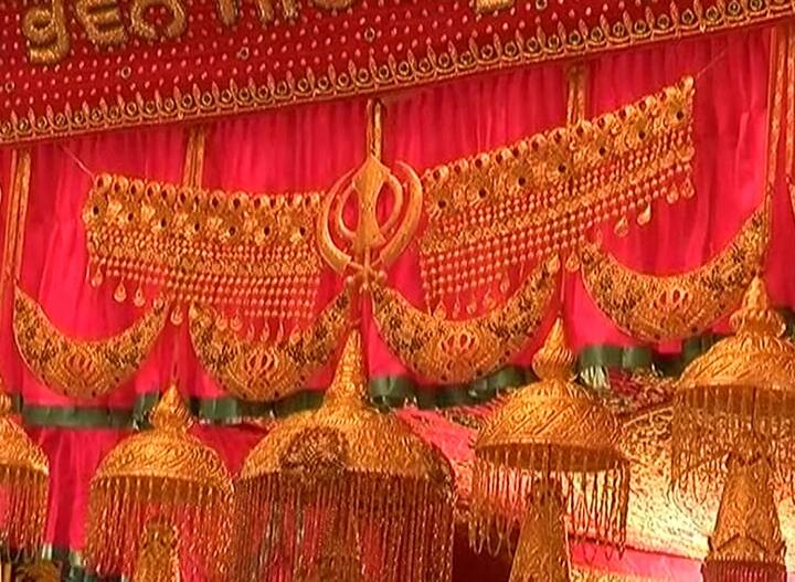 ਸ੍ਰੀ ਗੁਰੂ ਨਾਨਕ ਦੇਵ ਜੀ ਦੇ 549ਵੇਂ ਪ੍ਰਕਾਸ਼ ਪੁਰਬ ਮੌਕੇ ਅੱਜ ਦਰਬਾਰ ਸਾਹਿਬ ਵਿਖੇ ਸੁੰਦਰ ਜਲੌਅ ਸਜਾਏ ਗਏ।