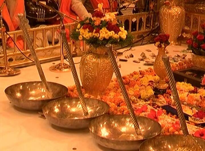 ਅੱਜ ਦਰਬਾਰ ਸਾਹਿਬ ਵਿਖੇ ਸੁੰਦਰ ਸਜਾਵਟ ਕੀਤੀ ਗਈ।