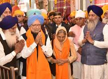 ਗੁਰਪੁਰਬ ਮੌਕੇ ਸੁਲਤਾਨਪੁਰ ਲੋਧੀ \'ਚ ਰੌਣਕਾਂ, ਡਾ. ਮਨਮੋਹਨ ਸਿੰਘ ਸਣੇ ਕਈ ਹਸਤੀਆਂ ਪਹੁੰਚੀਆਂ