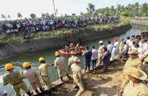 ਨਹਿਰ \'ਚ ਡਿੱਗੀ ਬੱਸ, ਹੁਣ ਤੱਕ 30 ਮੌਤਾਂ