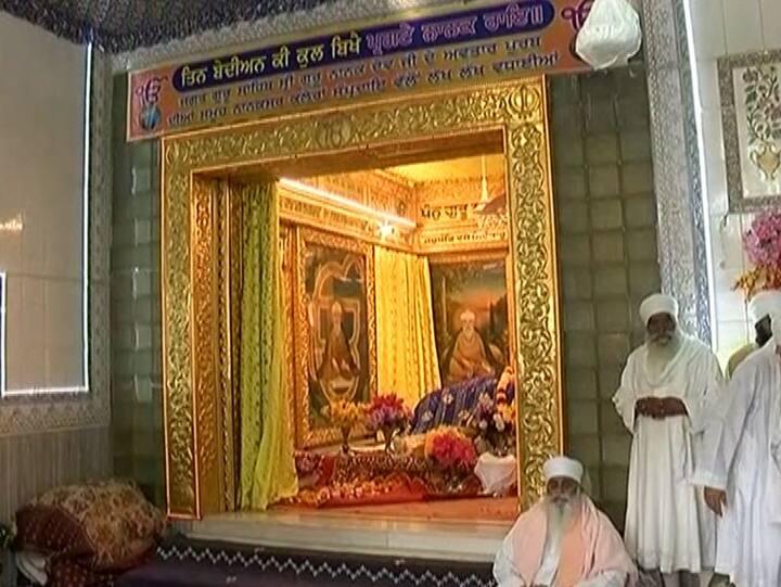 ਸਵੇਰੇ 9 ਵਜੇ ਮੁੱਖ ਅਸਥਾਨ ਤੋਂ ਬਾਬਾ ਗੁਰਮੇਲ ਸਿੰਘ ਮੁਖੀ ਨਾਨਕਸਰ ਸੰਪਰਦਾਇ ਵੱਲੋਂ ਅਰਦਾਸ ਕਰਕੇ ਇਸ ਅਲੌਕਿਕ ਨਗਰ ਕੀਰਤਨ ਦੀ ਅਰੰਭਤਾ ਕੀਤੀ ਗਈ।