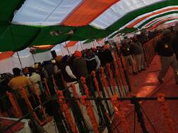 ਲਾਂਘੇ ਦੇ ਨੀਂਹ ਪੱਥਰ ’ਤੇ ਪਰਕਾਸ਼ ਸਿੰਘ ਬਾਦਲ ਦਾ ਨਾਂ, ਕੈਪਟਨ ਦੇ ਨਾਂ ’ਤੇ ਲਾਈ ਟੇਪ