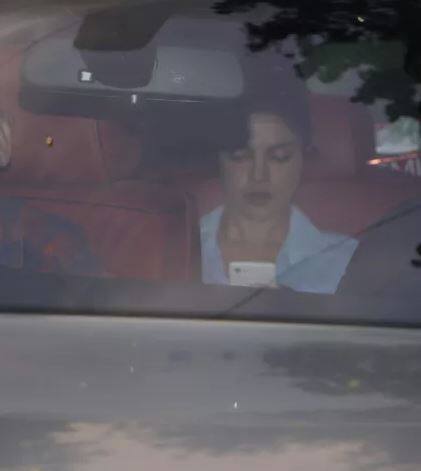 ਪ੍ਰਿਅੰਕਾ ਨੇ ਦਿੱਲੀ ‘ਚ ਆਪਣੀ ਅਗਲੀ ਫ਼ਿਲਮ ‘ਦ ਸਕਾਈ ਇਜ਼ ਪਿੰਕ’ ਦੀ ਸ਼ੂਟਿੰਗ ਕੀਤੀ ਸੀ ਜਿਸ ਦੀ ਸ਼ੂਟਿੰਗ ਪੂਰੀ ਹੋਣ ਤੋਂ ਬਾਅਦ ਉਸ ਦੇ ਪ੍ਰੋਡਿਉਸਰਾ ਨੇ ਇੱਕ ਪਾਰਟੀ ਵੀ ਕੀਤੀ ਸੀ।