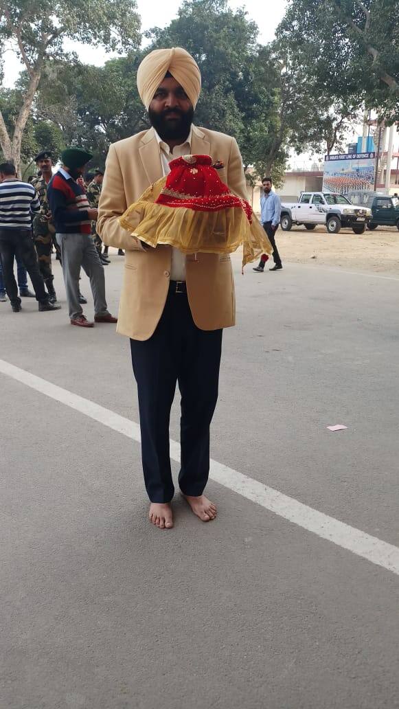 ਔਜਲਾ ਨੇ ਕਿਹਾ ਕਿ ਸਾਰੀ ਪਾਰਟੀਆਂ ਨੂੰ ਲਾਂਘੇ ਲਈ ਇੱਕਜੁੱਟ ਹੋਣਾ ਚਾਹੀਦਾ ਹੈ। ਲਾਂਘੇ ਲਈ ਕਿਸੇ ਇੱਕ ਦਾ ਕ੍ਰੈਡਿਟ ਨਹੀਂ। ਸਭ ਸੰਗਤ ਦੀਆਂ ਅਰਦਾਸਾਂ ਨੂੰ ਬੂਰ ਪਿਆ ਹੈ।