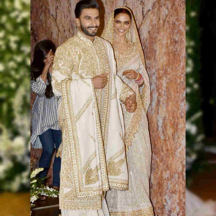 ਕੁਝ ਦਿਨ ਪਹਿਲਾਂ ‘ਦੀਪਵੀਰ’ ਨੇ ਵਿਆਹ ਦੀ ਪਹਿਲੀ ਪਾਰਟੀ ਬੈਂਗਲੁਰੂ ‘ਚ ਕੀਤੀ ਸੀ ਤੇ ਬੀਤੀ ਰਾਤ ਦੋਵਾਂ ਦੇ ਵਿਆਹ ਦੀ ਪਾਰਟੀ ਮੁੰਬਈ ‘ਚ ਕੀਤੀ ਗਈ।