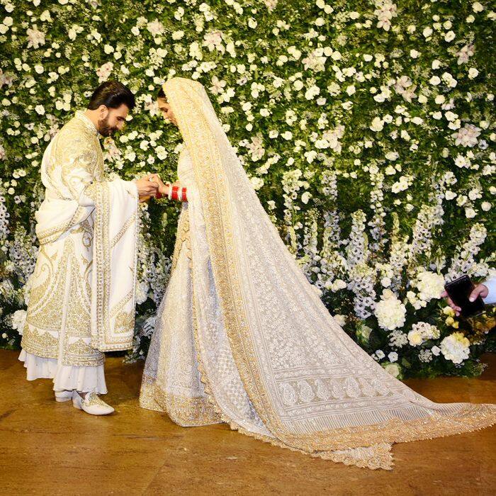 ਦੋਵਾਂ ਨੇ ਮੀਡੀਆ ਨੂੰ ਜੰਮ ਕੇ ਪੋਜ਼ ਦਿੱਤੇ ਤੇ ਇੱਕ-ਦੂਜੇ ਦਾ ਹੱਥ ਫੜ੍ਹ ਖੂਬ ਤਸਵੀਰਾਂ ਕਲਿੱਕ ਕਰਵਾਈਆਂ।